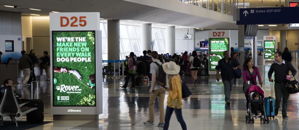 Olea JCDecaux Digital Signage Airport Kiosk at DFW Airport